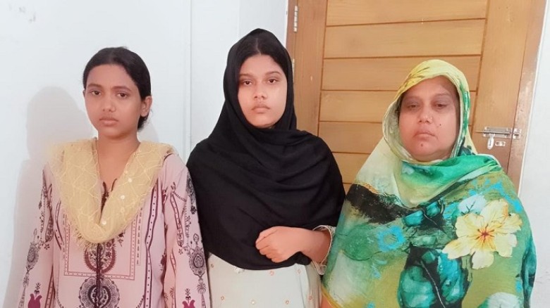 রাজধানীতে বাসা ভাড়া নেওয়ার কথা বলে মুঠোফোন চুরি করা চক্রের তিন নারী গ্রেপ্তার...